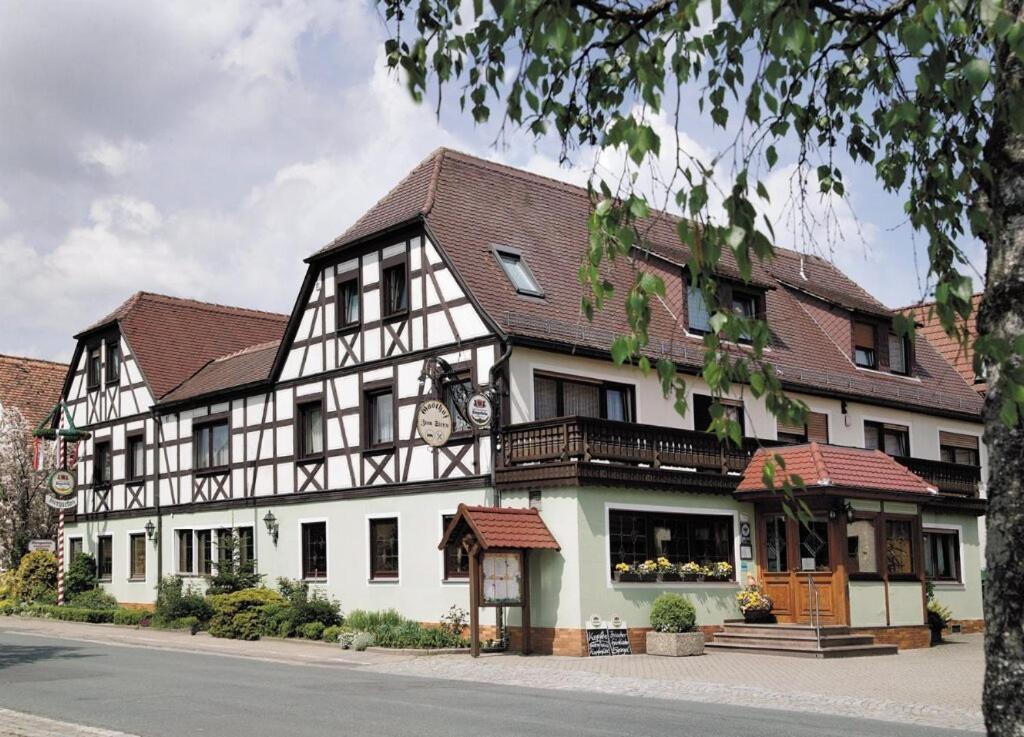 Landgasthof - Hotel Zum Stern Linden  エクステリア 写真