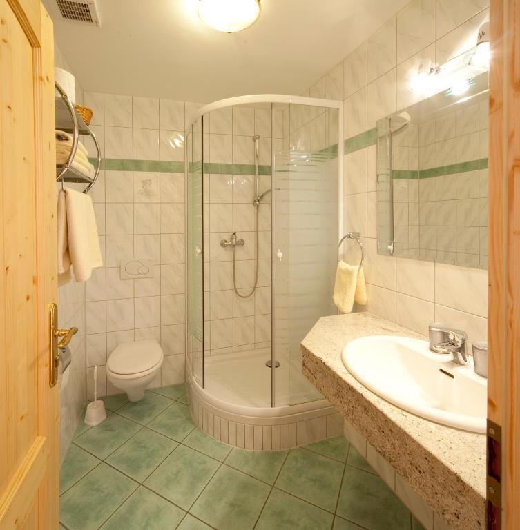Landgasthof - Hotel Zum Stern Linden  部屋 写真