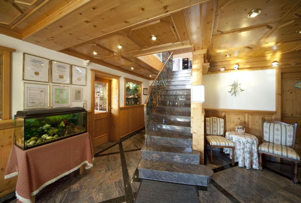 Landgasthof - Hotel Zum Stern Linden  エクステリア 写真